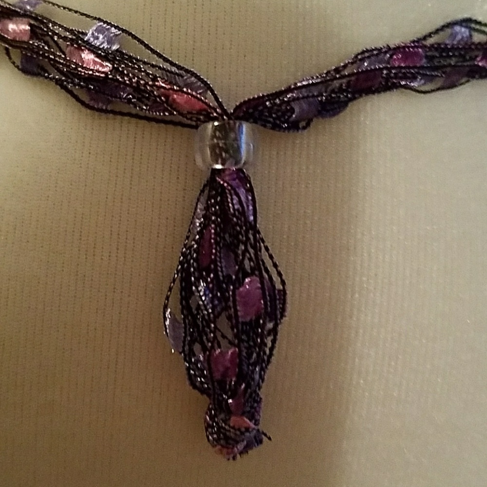 Adorable adjustable statement piece - Picture 3 of 3